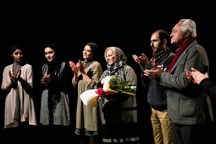 تقدیر از همسر ناصر حجازی در یک تئاتر