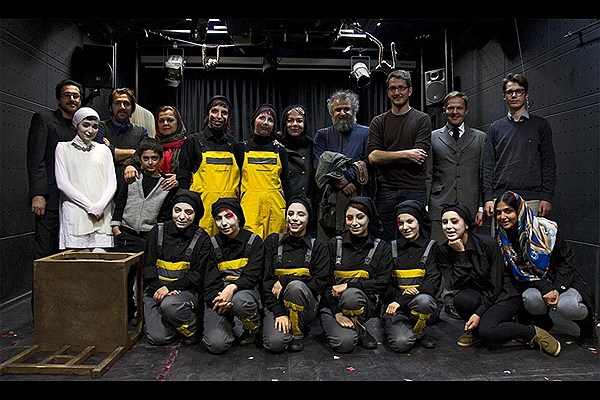 میهمانان خارجی به تماشای نمایش «حرف بزن مده آ» نشستند