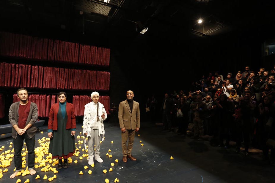 «شب آوازهایش را می خواند» تمدید شد