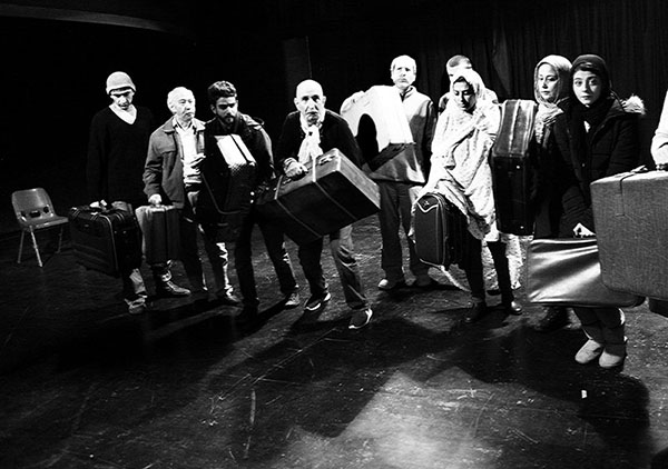 فرهاد آییش رپ می‌خواند