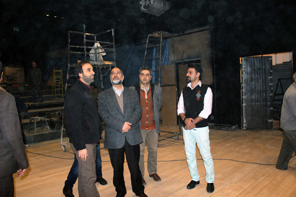 معاون وزیر ارشاد از آخرین مراحل بازسازی تالار قشقایی بازدید کرد