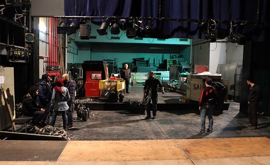 تجهیزات نمایش «هملت» با ۷ کامیون به ایران آمد