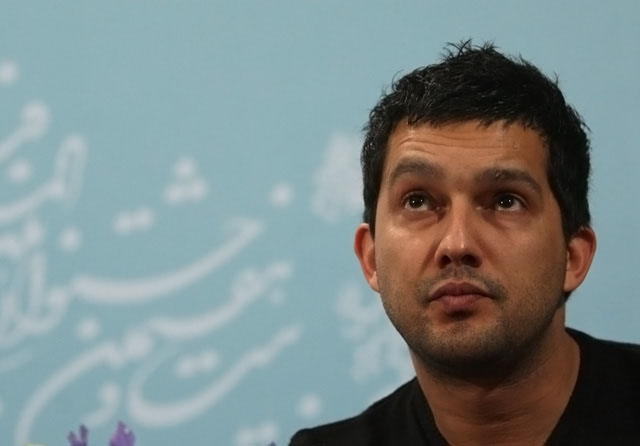 حامد بهداد به تماشای نمایش «بنی آدم» نشست