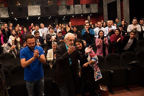 تئاتر «دپوتات» به جمشید مشایخی تقدیم شد