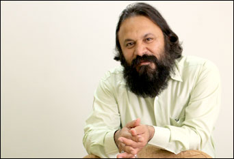 کوروش زارعی: ذهن‌ها را نسبت به تئاتر حوزه هنری بدبین کرده‌اند