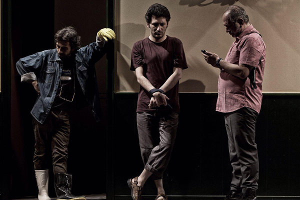 ساعت اجرای نمایش «سوراخ» تغییر کرد