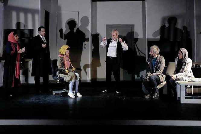 «نگاهمان می کنند »دعوت به دیدزدن زندگی خصوصی دیگران است!