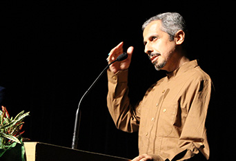 جواد رضویان زنگ افتتاحیه‌ی اولین استند‌آپ کمدی مستقل ایران را نواخت