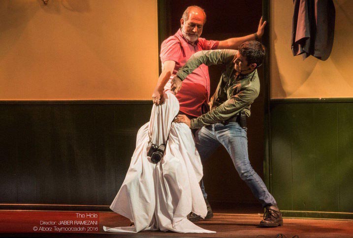 واکنش داور اتریشی به تئاتر «سوراخ»