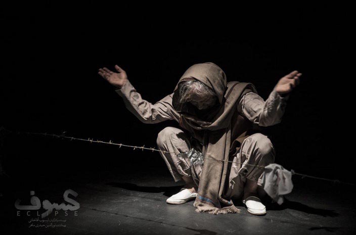 تشویق نسیم ادبی توسط تماشاگران در اولین اجرای «کسوف»