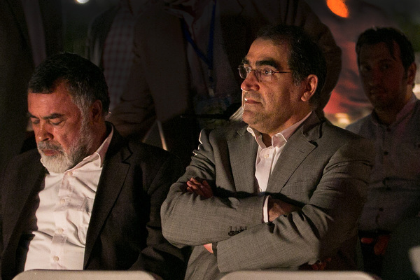 وزیر بهداشت به تماشای یک تئاتر نشست