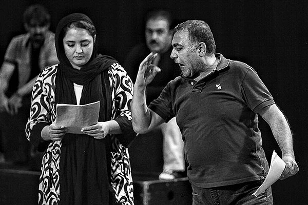 خسرو احمدی: اگر تئاتر بازی نکنم، سکته می‌کنم