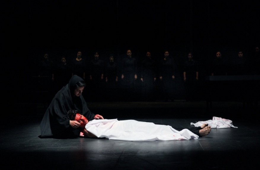 علیزاد «زبان کوهستانی» را به اجرا می‌کند