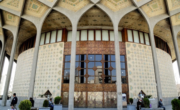 صندلی‌های تلسکوپی تئاتر شهر وارد گمرک شد