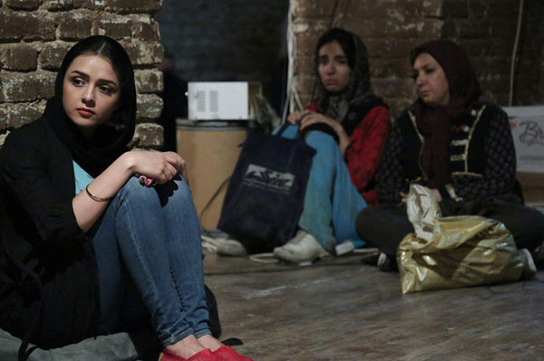 ترانه علیدوستی به تماشای تئاتر «کروماکی» نشست