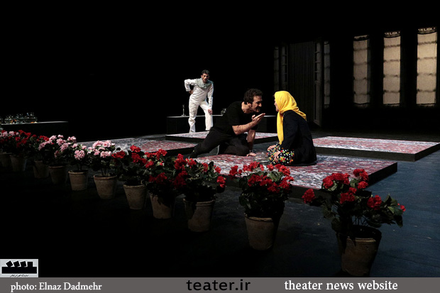 آغاز دور جدید «دوشنبه‌های نقد تئاتر» با  نمایش «خروس می‌خواند»