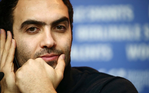 آژاکس غنی‌زاده با یک بازیگر استونیایی روی صحنه می‌رود