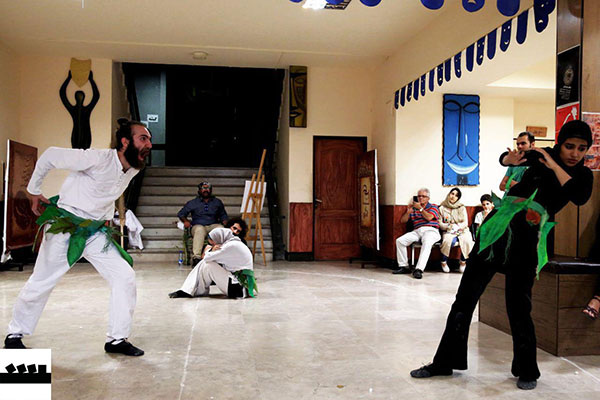 اجرای نمایش «خط بازی» در کرج