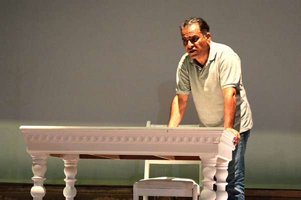 «پرتره مرد ریخته» نمایشی که اصغر همت در آن ۸ نقش دارد «پرتره مرد ریخته» نمایشی که اصغر همت در آن ۸ نقش دارد