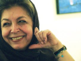 واکنش لیلی گلستان به تئاتر «زنانی که به بزها خیره شده‌اند»