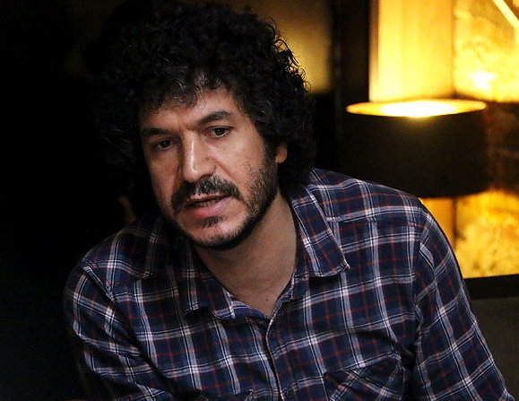 یک کارگردان تئاتر فیلم سینمایی می‌سازد