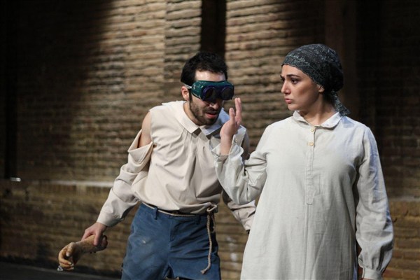 تخفیف دانشجویى براى نمایش «بر اساس دوشسِ مَلفى» تخفیف دانشجویى براى نمایش «بر اساس دوشسِ مَلفى»