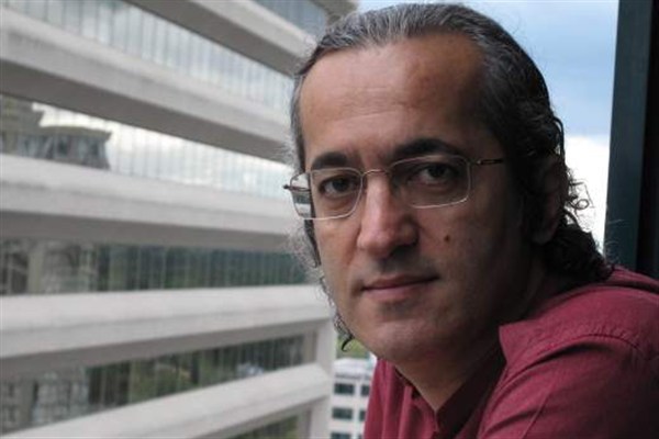 محمد یعقوبی «ماه در آب» را روی صحنه می‌برد