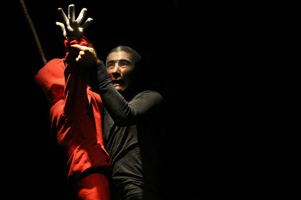 یاسر خاسب با «هدیه مرموز» در تئاتر فجر استانی