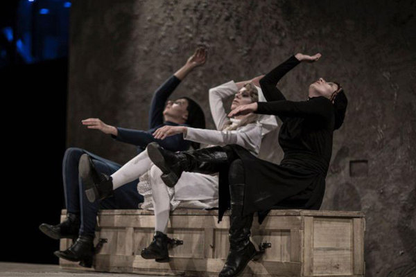 اجرای «سه خواهر» تا ۲۶ آذرماه تمدید شد