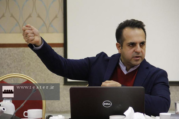 صدا بردار تئاتر باید کارگردانی صدا کند