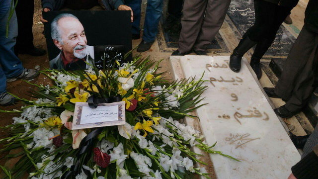 جعفر والی در کنار داود رشیدی آرام گرفت