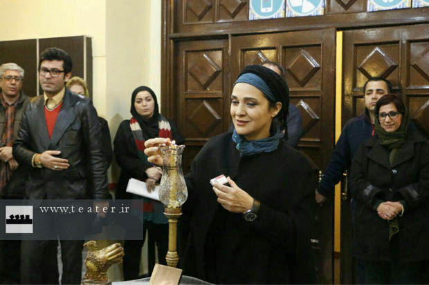 رویا نونهالی چراغ نمایش «دیوان تئاترال» را روشن کرد