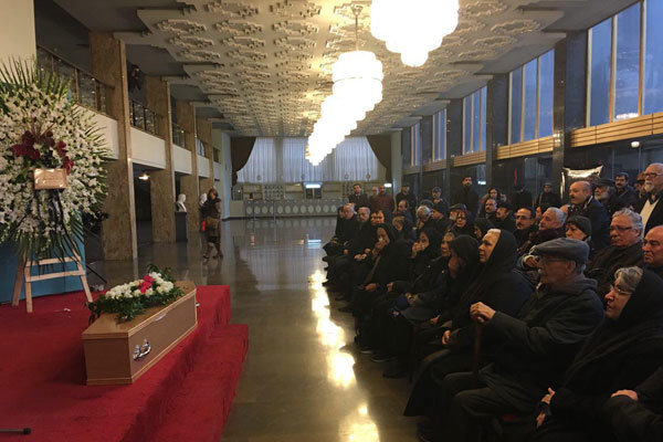 پیکر رکن‌الدین خسروی زیر باران تشیع شد