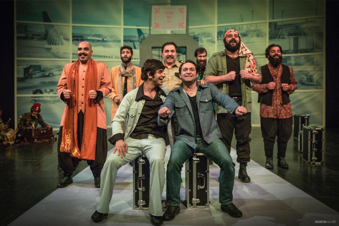 نمایشی که بتواند خنده به روی لب های تماشاگرآورد بسیار کم است