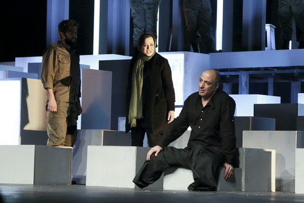 هدیه آذرنگ به نامزدهای تئاتری جشنواره فیلم فجر هدیه آذرنگ به نامزدهای تئاتری جشنواره فیلم فجر