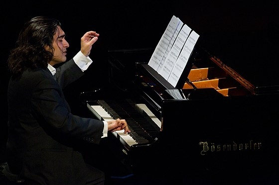 سامان احتشامی به گروه محمد رحمانیان پیوست سامان احتشامی به گروه محمد رحمانیان پیوست