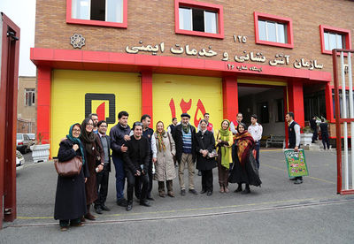 حضور برومند و عروسکی‌ها در ایستگاه‌های آتش‌نشانی /«شادی آری،خطر نه»