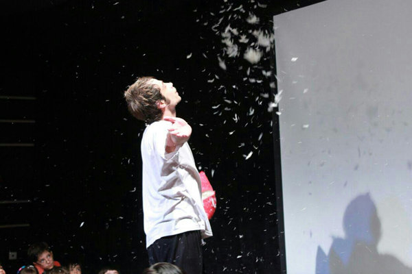 اجرای نمایش «پرواز ستاره ای» در خانه تئاتر فرانکفورت اجرای نمایش «پرواز ستاره ای» در خانه تئاتر فرانکفورت