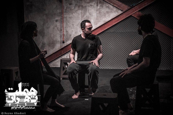 بازیگران و عوامل «هملت، تهران ۲۰۱۷» معرفی شدند بازیگران و عوامل «هملت، تهران ۲۰۱۷» معرفی شدند