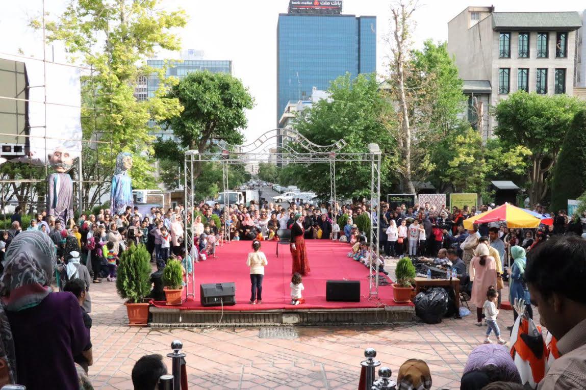 خانه هنرمندان در تسخیر عروسک ها خانه هنرمندان در تسخیر عروسک ها