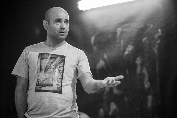 حسن معجونی «سه خواهر» را روی صحنه می‌برد