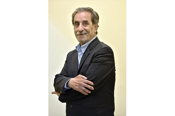 بازگشت محمود بصیری بعد از دوازده سال به تئاتر بازگشت محمود بصیری بعد از دوازده سال به تئاتر