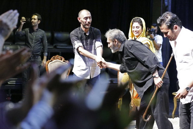 جهانگیر الماسی روی صحنه‌ی تئاتر چه گفت؟