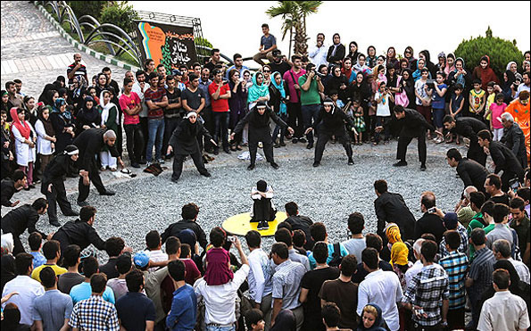 ۹۴ طرح به مرحله بازبینی جشنواره تئاتر خیابانی مریوان راه پیدا کرد ۹۴ طرح به مرحله بازبینی جشنواره تئاتر خیابانی مریوان راه پیدا کرد