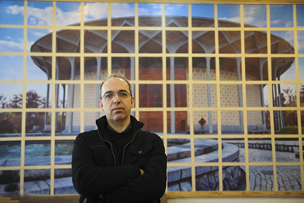 بهزاد صدیقی «آرسِن» را در تئاتر شهر روی صحنه می برود