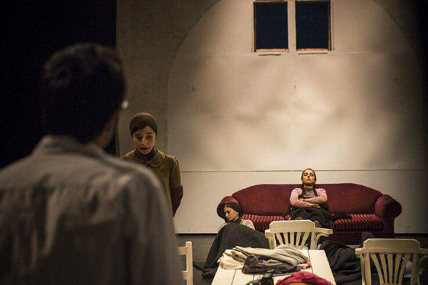 نمایش «سه خواهر» به اجرای فوقالعاده رسید نمایش «سه خواهر» به اجرای فوقالعاده رسید