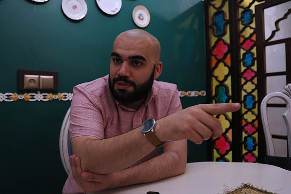 «رولور» در تماشاخانه ایرانشهر شلیک میشود «رولور» در تماشاخانه ایرانشهر شلیک میشود