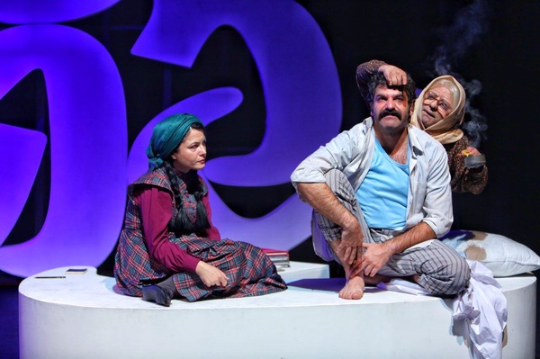 «شب دشنههای بلند» در حمایت از قربانیان اسیدپاشی روی صحنه میرود «شب دشنههای بلند» در حمایت از قربانیان اسیدپاشی روی صحنه میرود