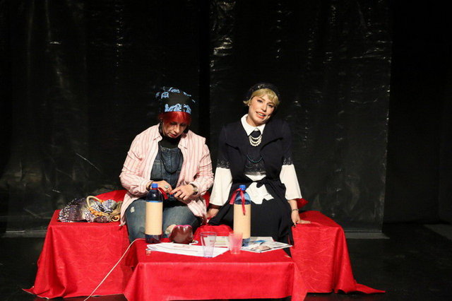 کشف حقیقت زندگی سه خواهر در صحنه