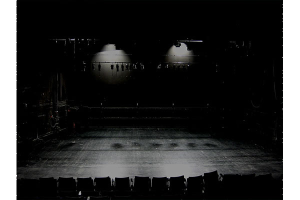 سانسور اقتصادی و سیطرهی پول بر تئاتر امروز سانسور اقتصادی و سیطرهی پول بر تئاتر امروز